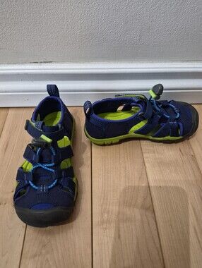 Keen toddler boys size 11 sandals